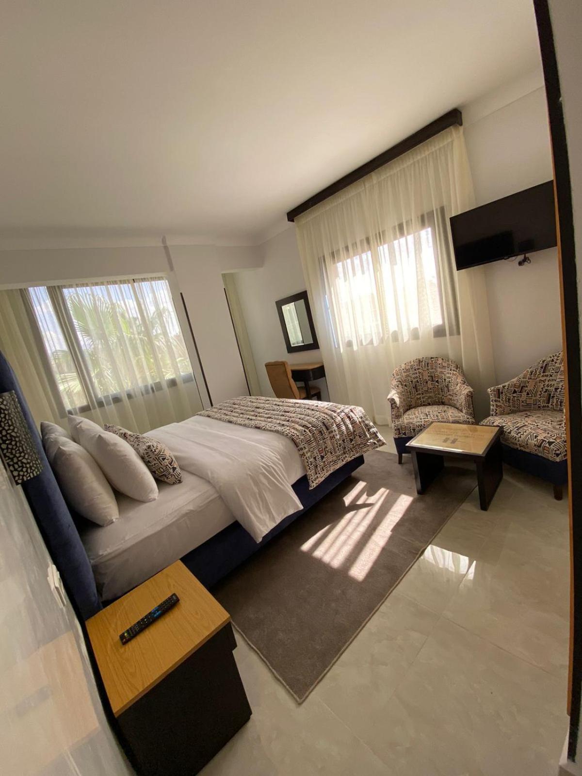 Al Akhawayn Hotel Oujda Bagian luar foto