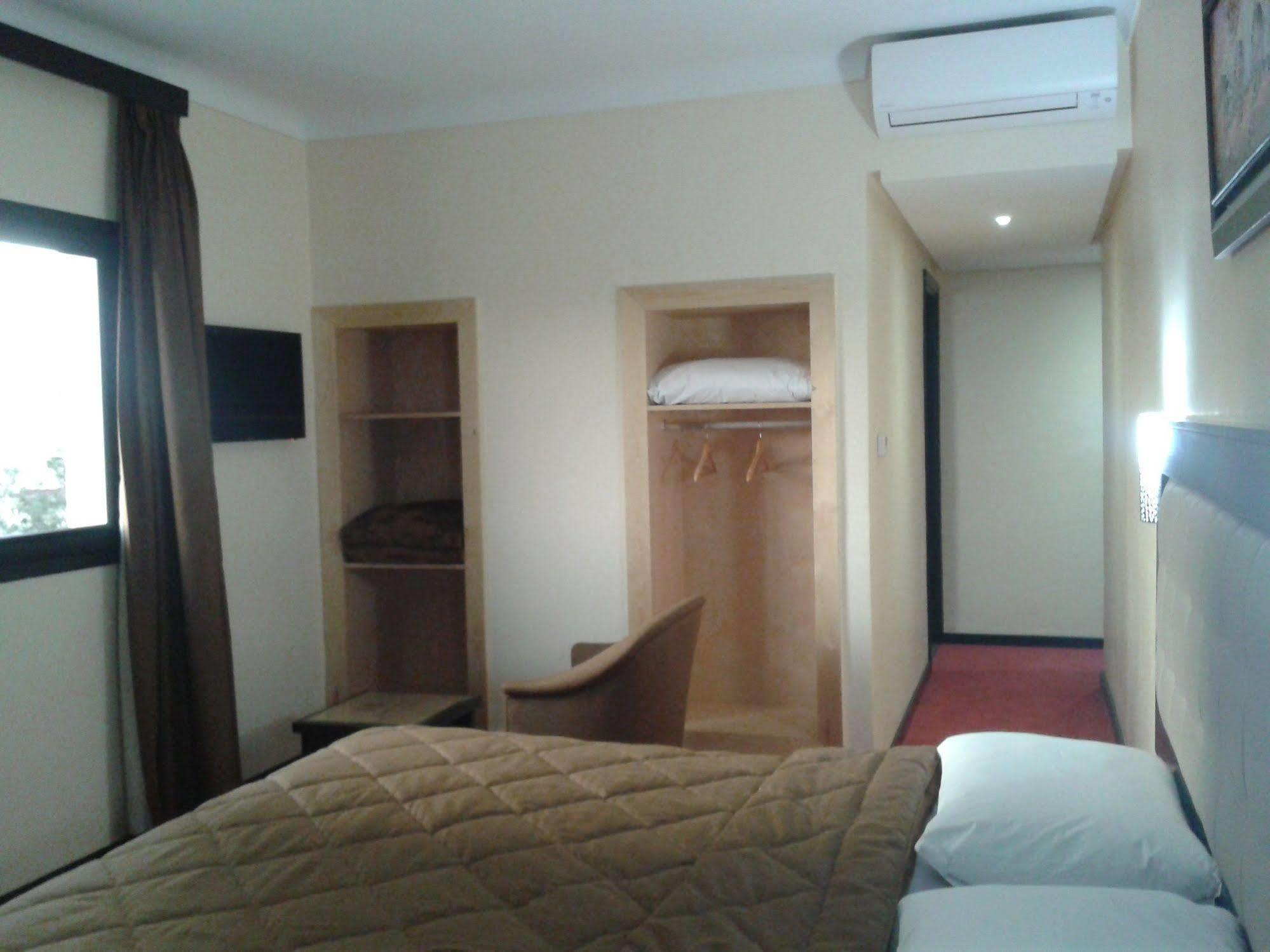 Al Akhawayn Hotel Oujda Bagian luar foto