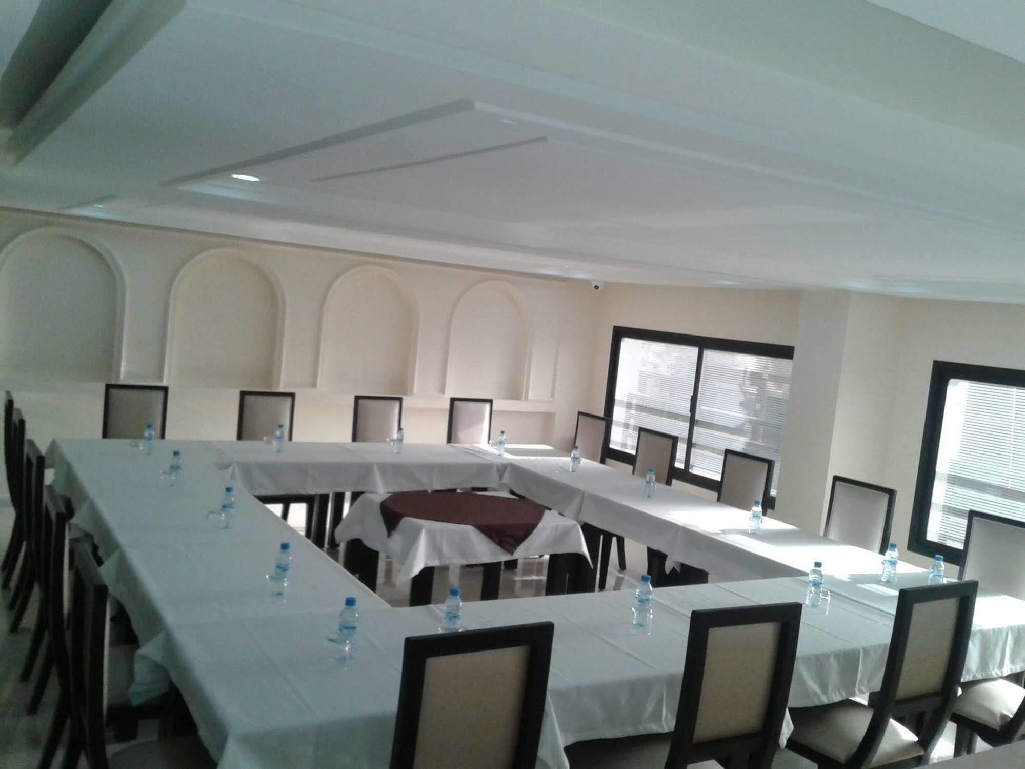 Al Akhawayn Hotel Oujda Bagian luar foto