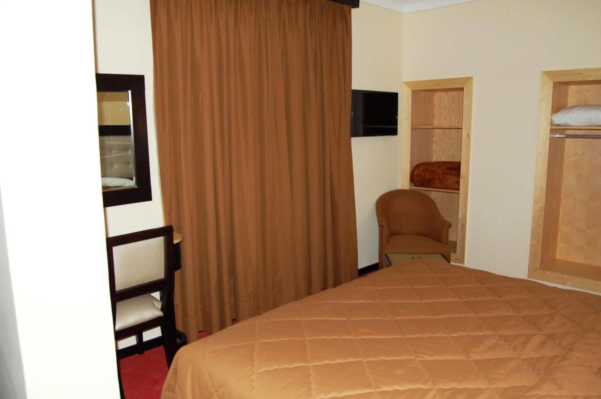 Al Akhawayn Hotel Oujda Bagian luar foto