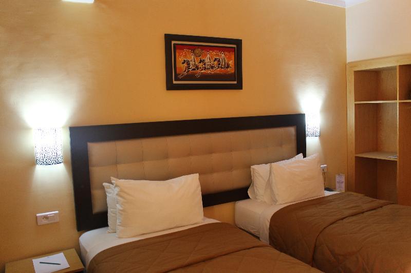 Al Akhawayn Hotel Oujda Bagian luar foto
